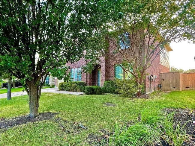 906 Mesquite Hollow Pl