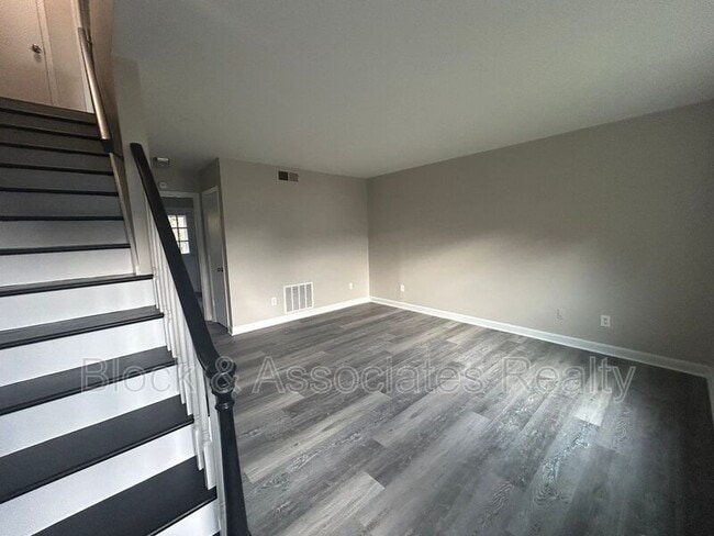 Photo - 512 S Cherry St