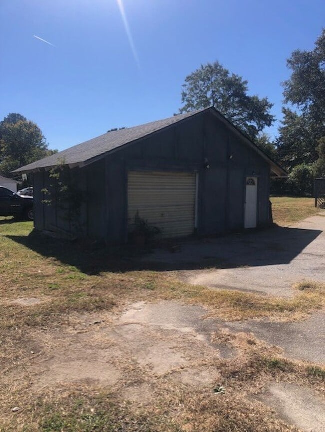 Photo - 206 Devon St