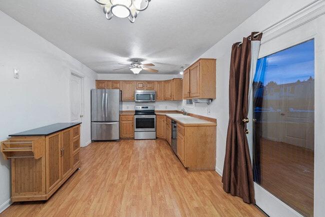 Kitchen - 525 Meade Ave Rental