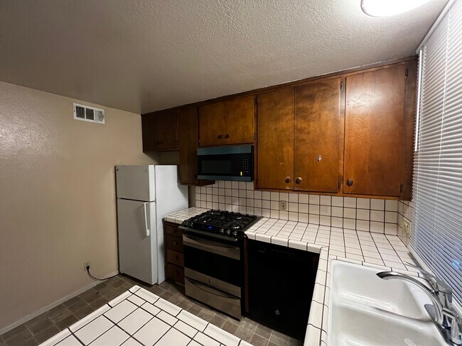 Gas stove, new microwave