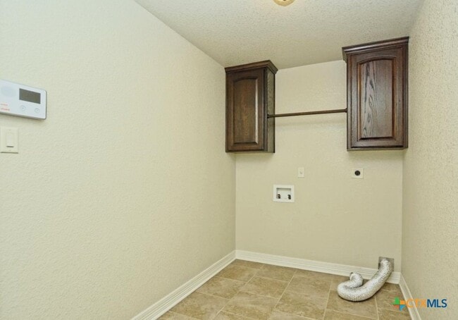 Building Photo - 1906 Deer Field Way