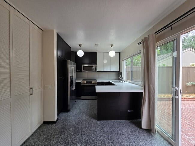1036 Vanderbilt Way