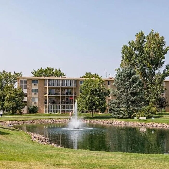 Building Photo - Great Condo and Location in Aurora