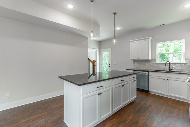 Photo - 4713 Heiskell Dr