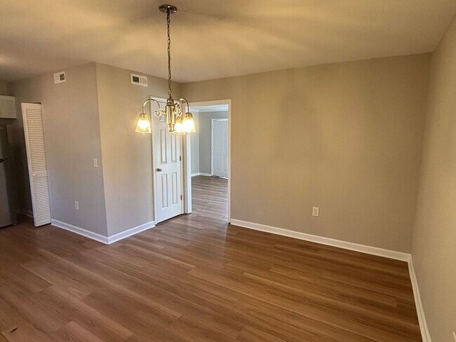 Photo - 415 Parkdale Dr