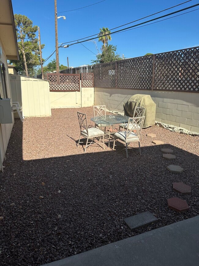 Large, private, fenced yard for just this apartment - 862 Del Rey Dr Apartments Unit #C