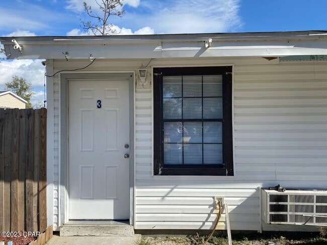 Building Photo - 8202 Eastwood Ave