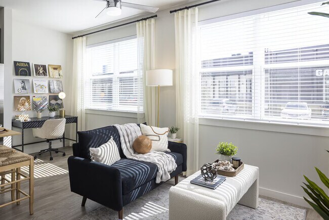 Photo - Stylish Studio Living Steps from It All – ... Unit BSO