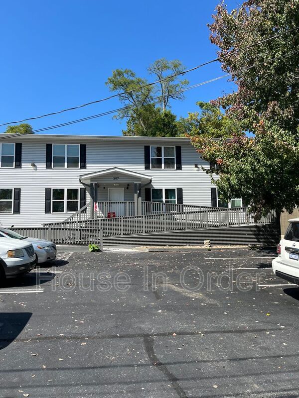 Photo - 307 8th Ave E
