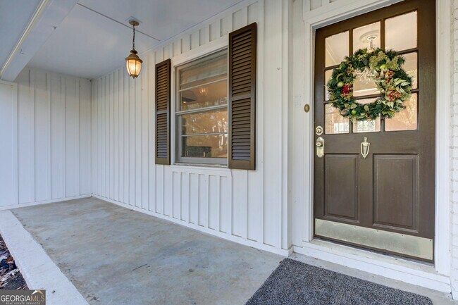 Photo - 465 Windsor Parkway