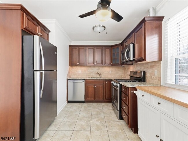 Photo - 115 Pitney Pl