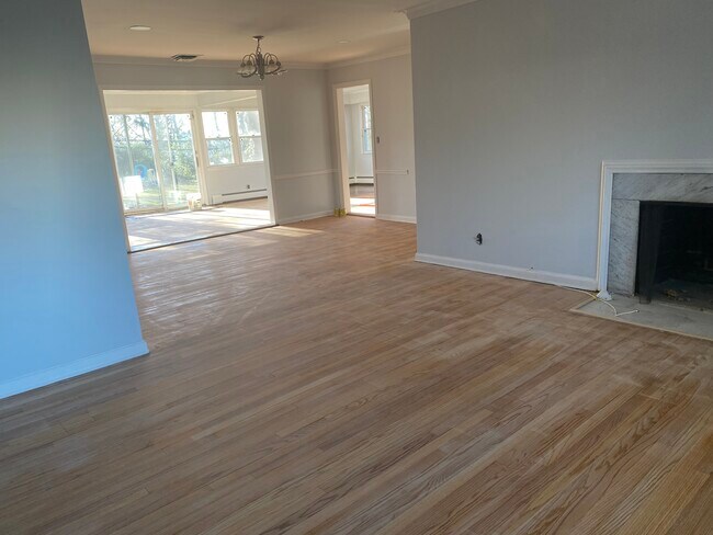 60 Gristmill Ln