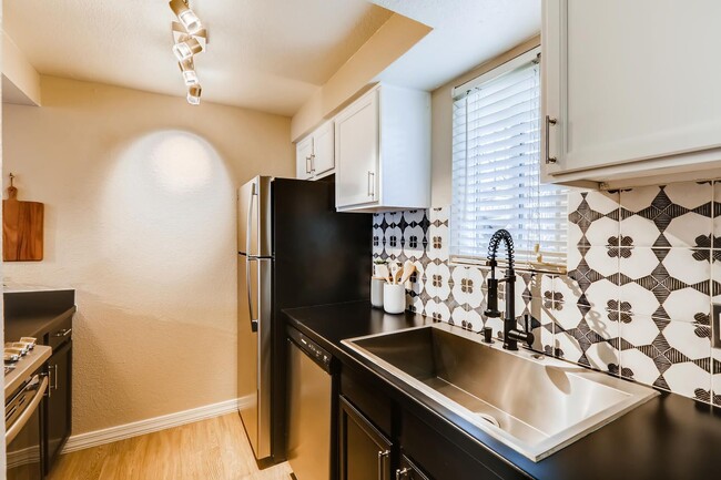 Scottsdale Gateway apartments — community photo