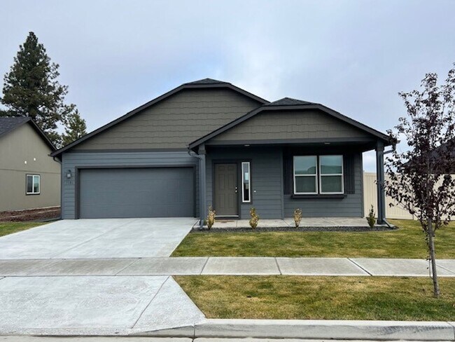 First Month's Rent Free! - First Month's Rent Free! House