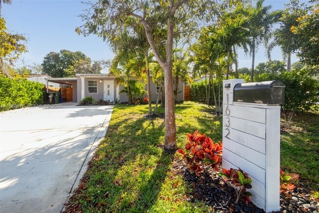 Photo - 1632 NW 6th Ave