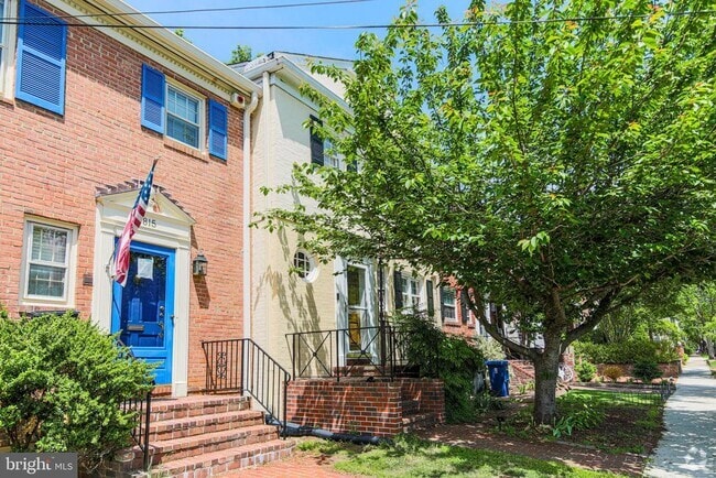 Building Photo - 813 S Fairfax St Rental