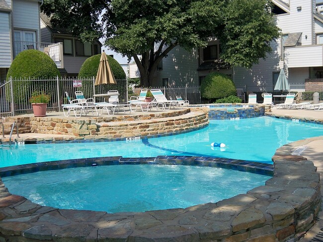 Pools - 3125 Sondra Dr Condo Unit F106