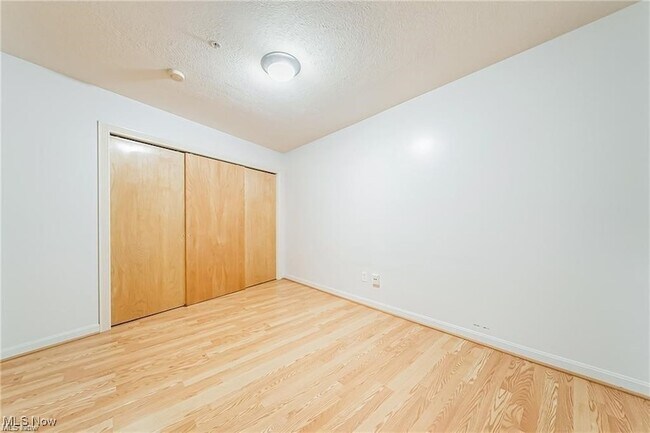 Photo - 2222 Detroit Ave Unidad 917