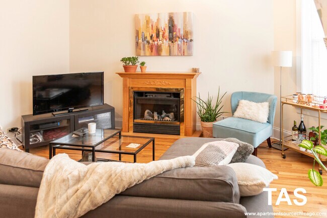 Photo - 1935 N Wood St Unit 1