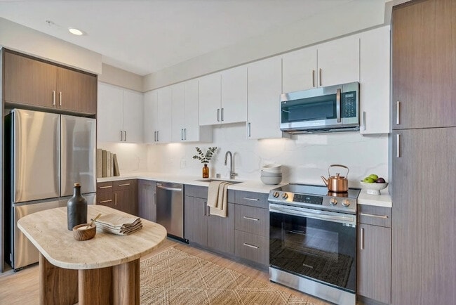 Building Photo - Evoc Hillcrest