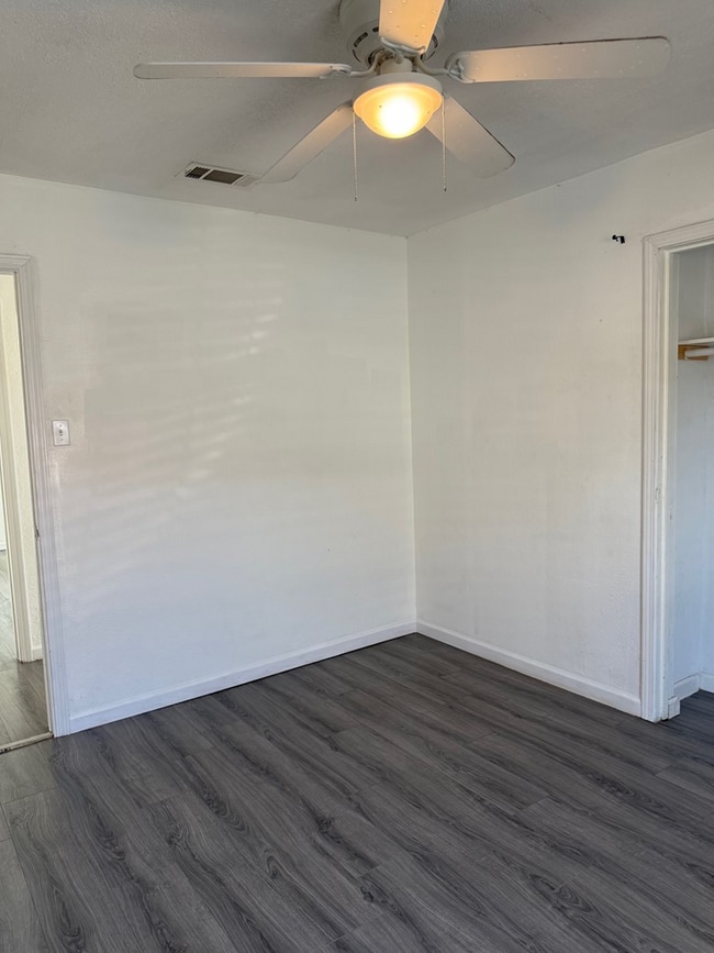 Photo - 814 E 15th St