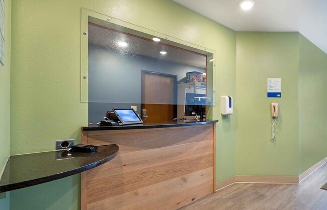 Furnished Studio-Wichita - Airport