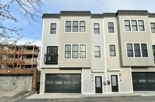 Building Photo - 166 Gold St