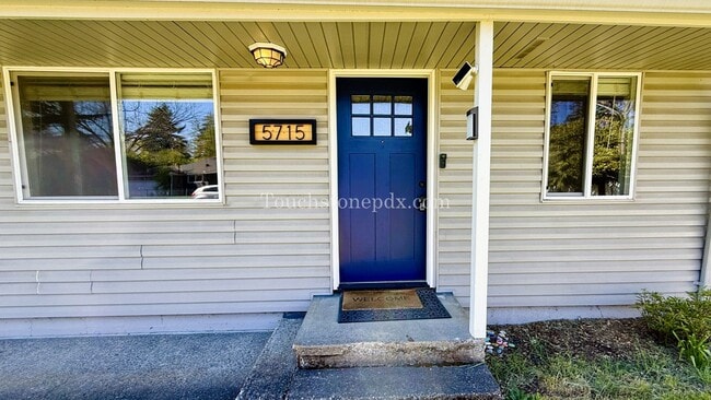 Photo - Beautifully Remodeled Home in Near Powell ...