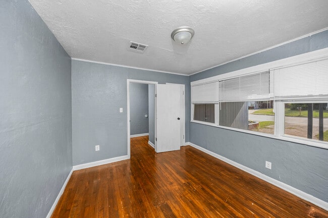 Photo - 2035 NW 24th St