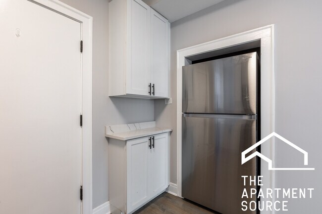 Photo - 1354 W Carmen Ave Unit 1F