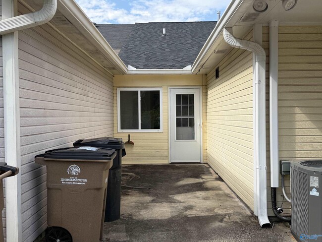 313 Woodridge Dr SW