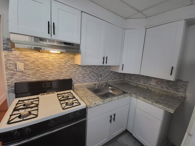 Building Photo - 6643 Chew Ave Unit 2nd Floor Apt.