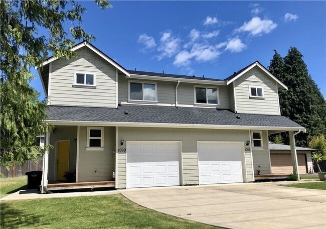 Photo - Updated University Place Townhome: 3 Beds, 2 Baths, Garage + Driveway Parking Unidad 8007