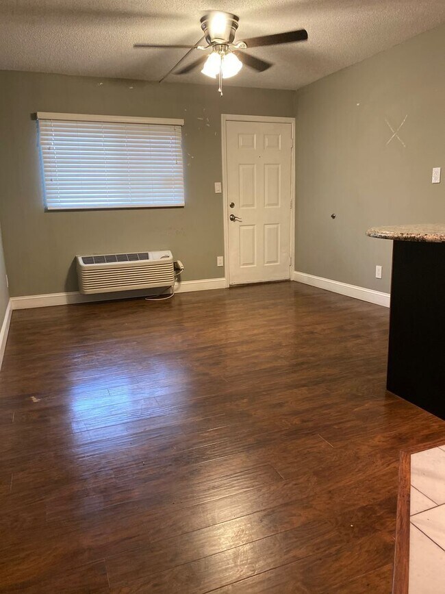 Photo - 1BR Condo | In-Unit Laundry, City Views, W... Unit ET304 BR1 (HOLJ)