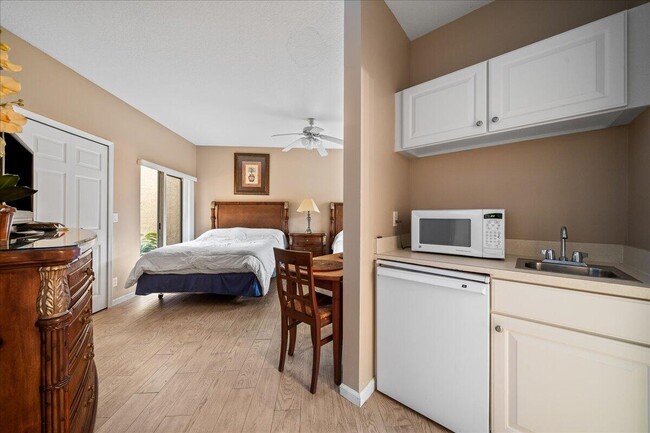 Photo - 8264 Mulligan Cir Unidad B