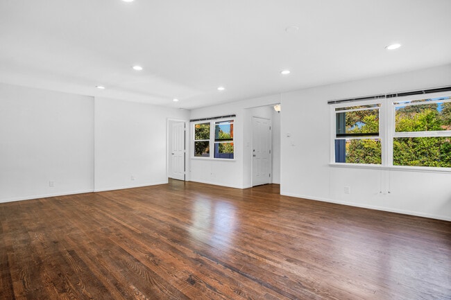 Photo - 2825 Overland Ave