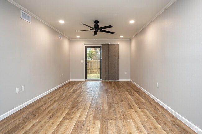 1BR, 1BA - 768SF