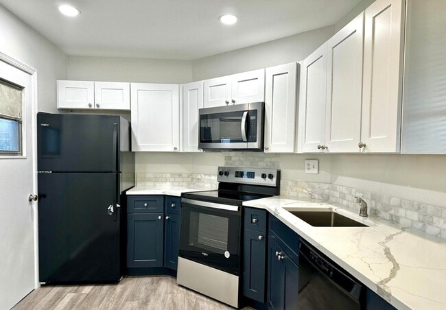 Building Photo - 6 Greenway Village N Unit 212 Rental