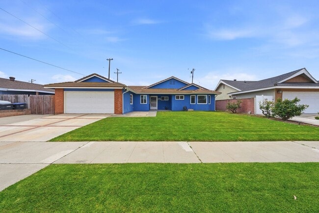 Building Photo - Spacious and Well Maintained 3 Bedroom Home in Orange