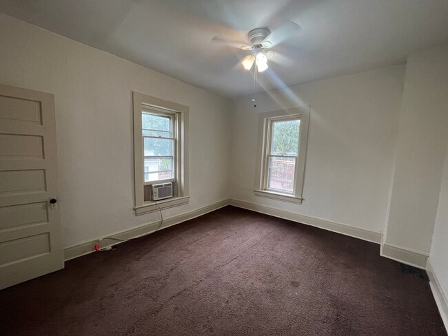 Photo - 215 W Elm St Unit Up