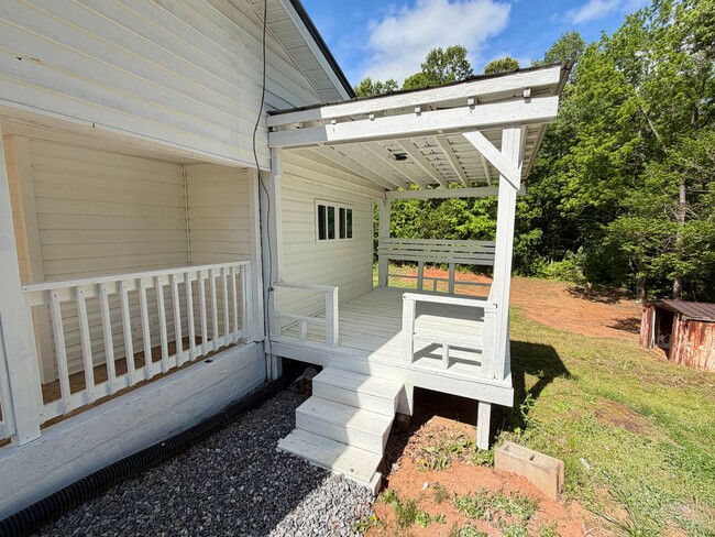 Photo - Hamptonville - HWY 901 - 3 Bedroom/ 1 Bathroom