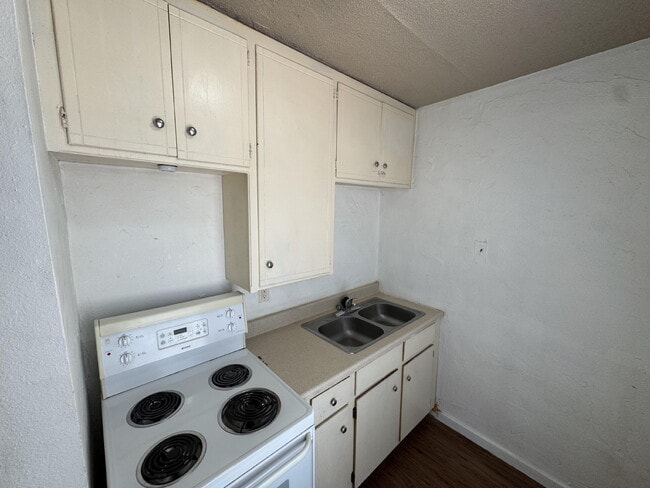 Photo - 2010 32nd St