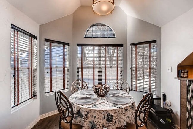 Photo - 420 W Oak St