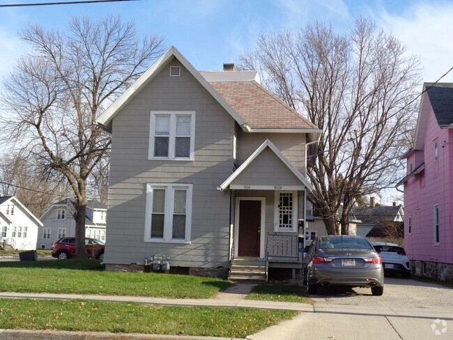 Building Photo - 952 Elmwood Ave Unit Elmwood, 952 Rental