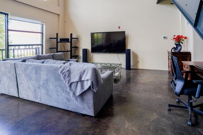 Photo - Fully Furnished 2-Level Condo for Traveling Nurses | 1,549 Sq Ft | Private Parking | Shared Living Unit 300