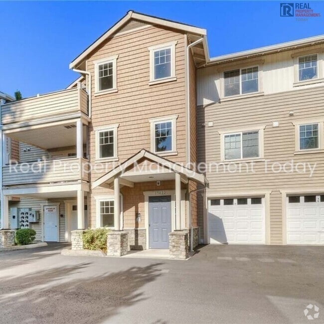 Building Photo - Stunning 2 Bedroom Condo With Garage!