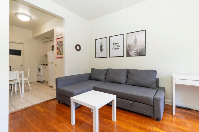 Photo - 300 E 82nd St Unidad ID1032021P