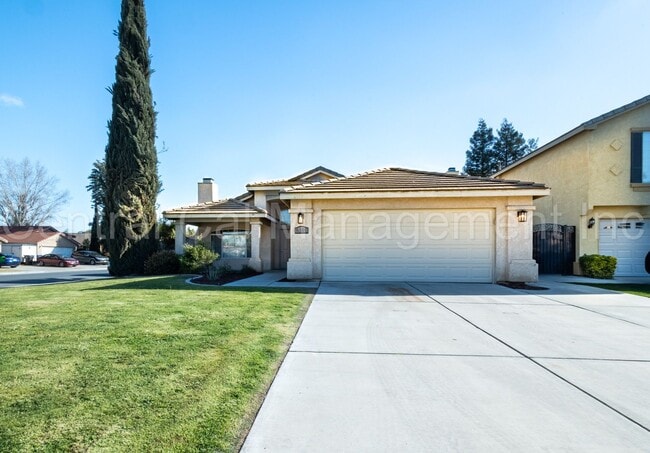 Photo - 3 Bedroom/2 Bath Home in the Southwest - $2295 Per Month!