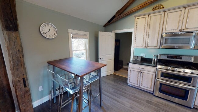 Photo - State St Unit B